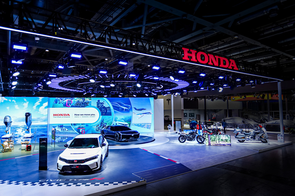 Honda携多领域产品参展第六届进口博览会 &lt;br&gt;采用V型8缸350马力发动机的新型大型船外机“BF350”中国首展