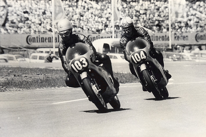 Jim Redman (#103)、Mike Hailwood  (#104) (1966)