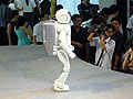 ASIMO参展2002年北京车展-与媒体会面