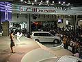 ASIMO参展2002年北京车展-ASIMO和它的中国朋友