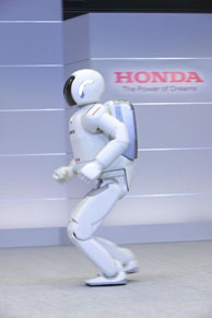 Honda发布新一代ASIMO技术-时速3km的奔跑