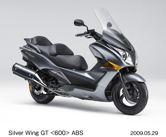 Honda开始发售有着舒适驾驶性能和高品质外观的600cc巡航车银翼GT600