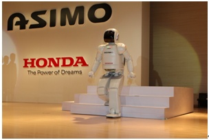 ASIMO下楼梯