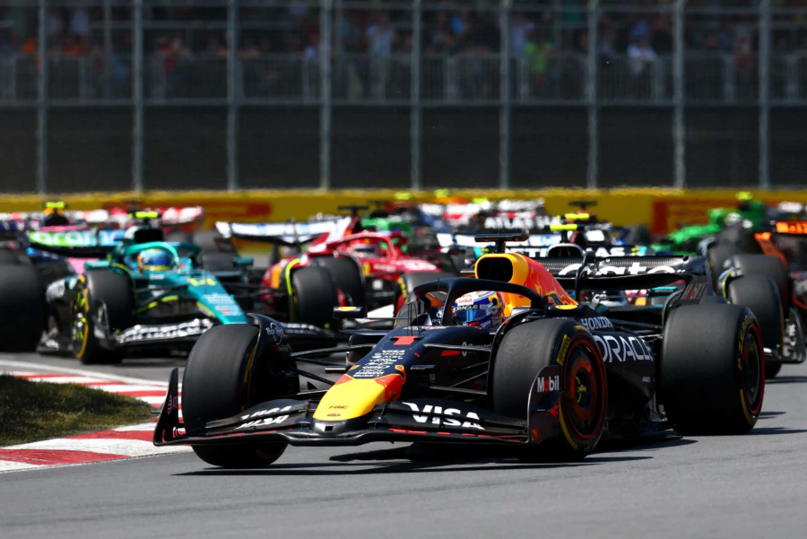 F1加拿大大奖赛：维斯塔潘从车队历史第200次头排发车起步，最终获得亚军。