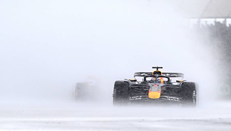 F1英国大奖赛：维斯塔潘在雨中斩获第五名。
